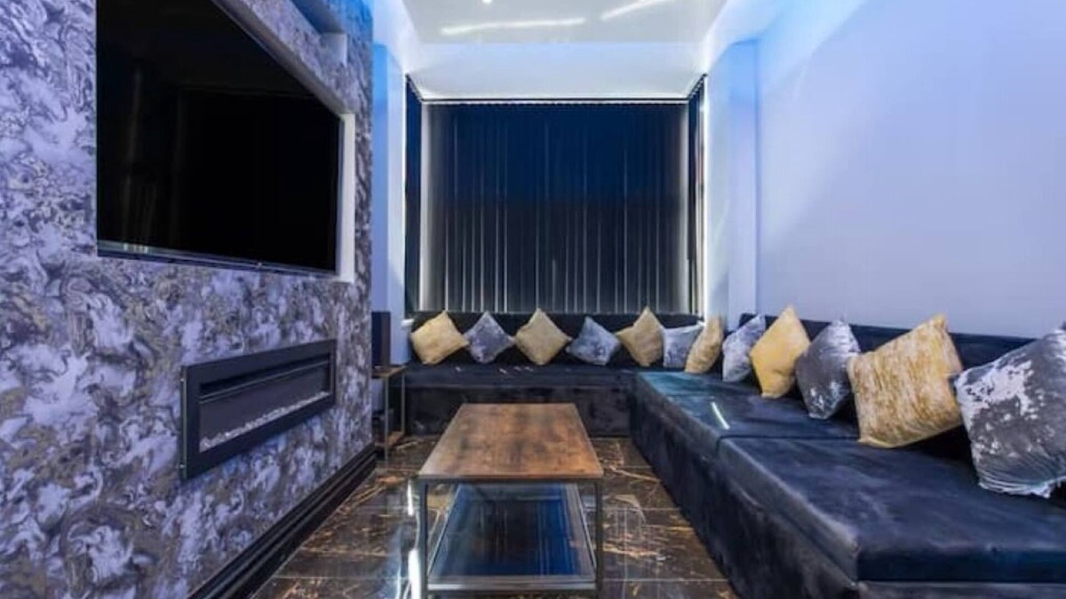 Blackpool Town Center House | New Mixies Manor