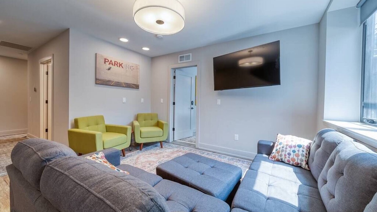 Burns Park House | New Modern 3 Bedroom Townhouse
