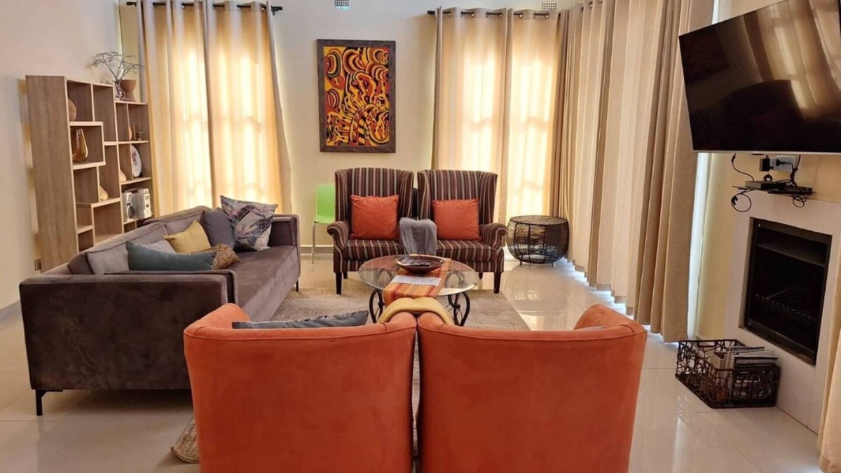 Harare House | New, modern, airy 3 bed Home,Monavale Strathaven