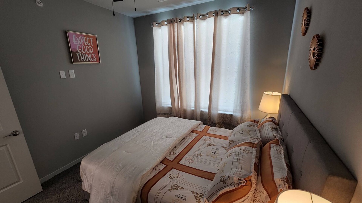 Klein Apartment | New modern apartment close to the Marketplace and major highways