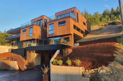 Tromsdalen Apartment | New, modern apartment with fantastic view