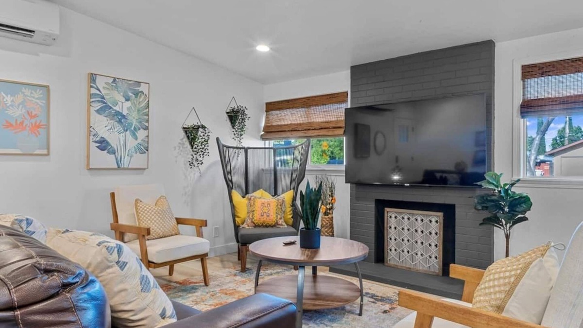 Sacramento House | NEW - Modern Boho Vibes - Fun Backyard - Hot Tub - Min to DT