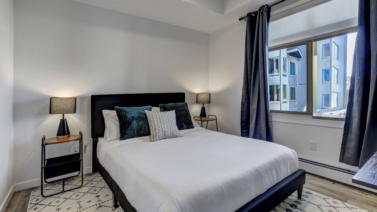 Sage Hill Condo | NEW Modern Condo | 20 Min DT | 1 hour Canmore | Sleeps 5