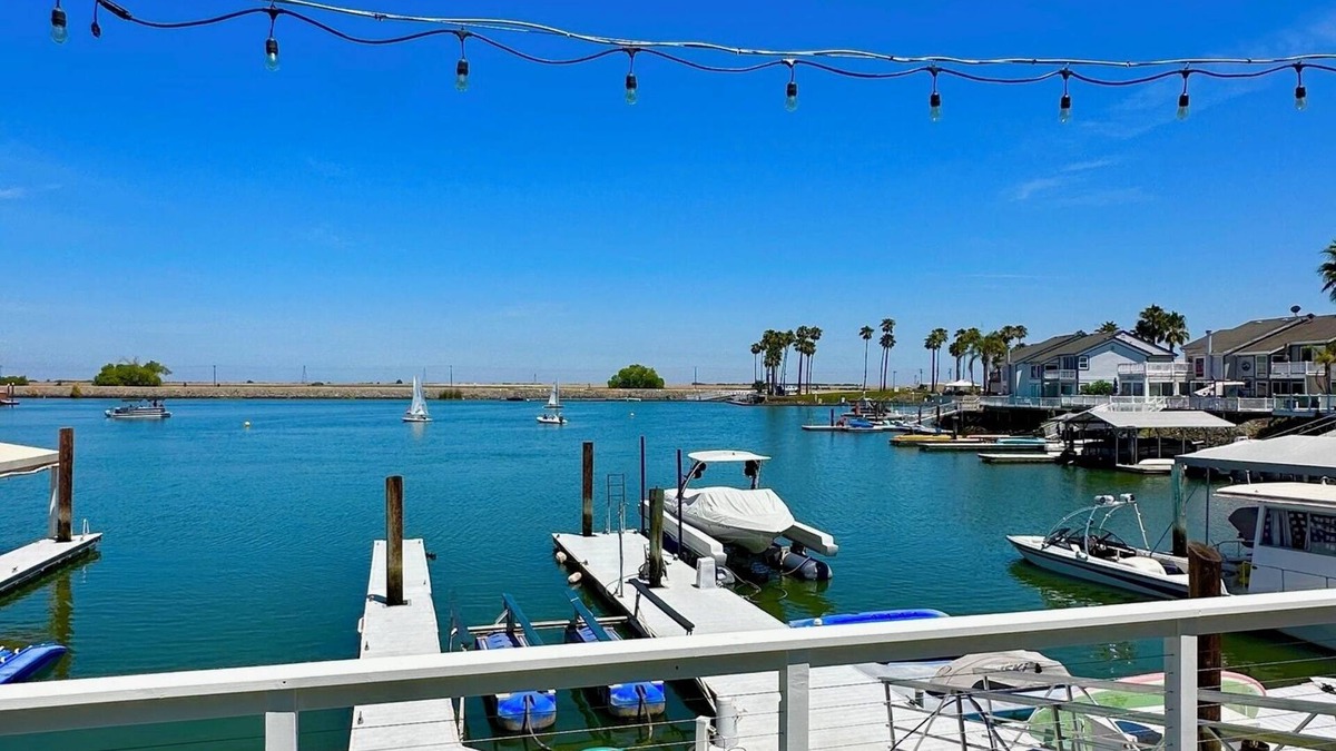 Discovery Bay House | NEW + MODERN Delta Family Oasis-Across from boat launch, 5 mins to fast water!