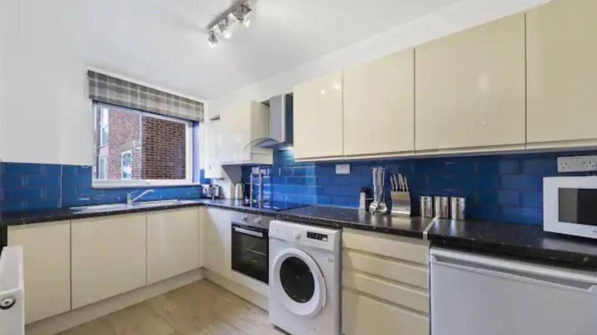 Marlborough House | NEW Modern Gem Apt with Parking