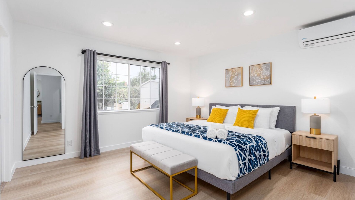 Rowland Heights House | NEW- Modern Guesthouse with King Bed and Kitchen