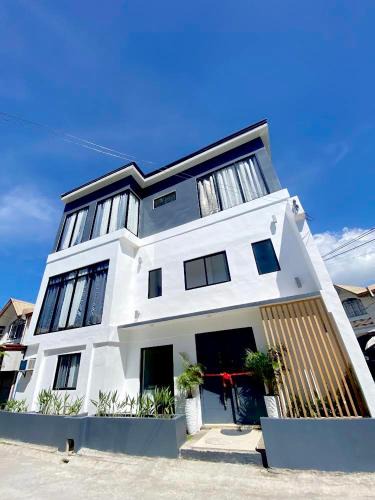 Basak Apartment | NEW Modern home near Airport, Beach and Fast Wi-Fi
