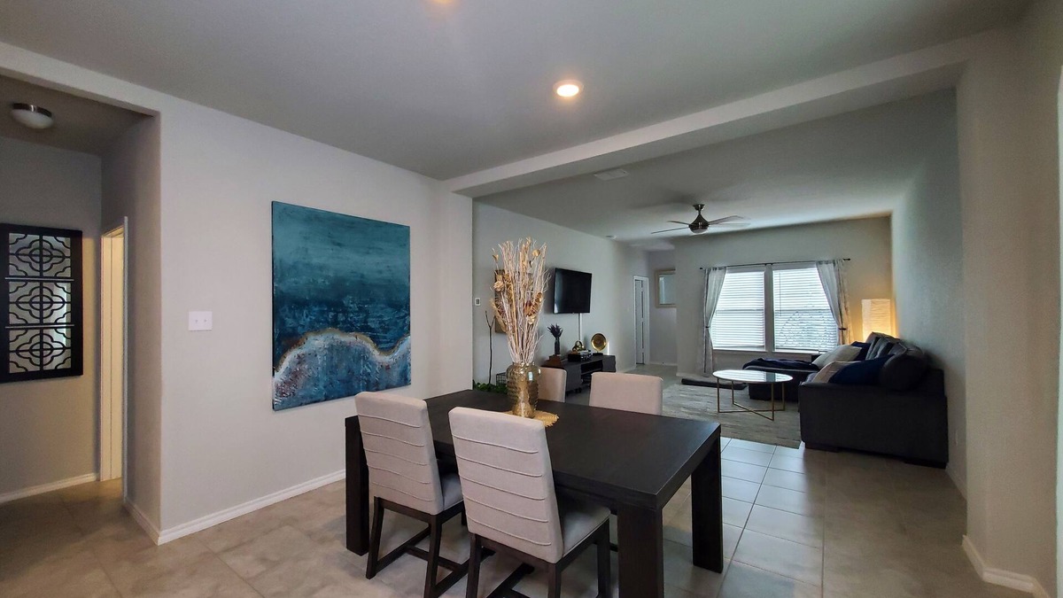 Converse House | New Modern home only 11 miles from Downtown and the Pearl Brewery!