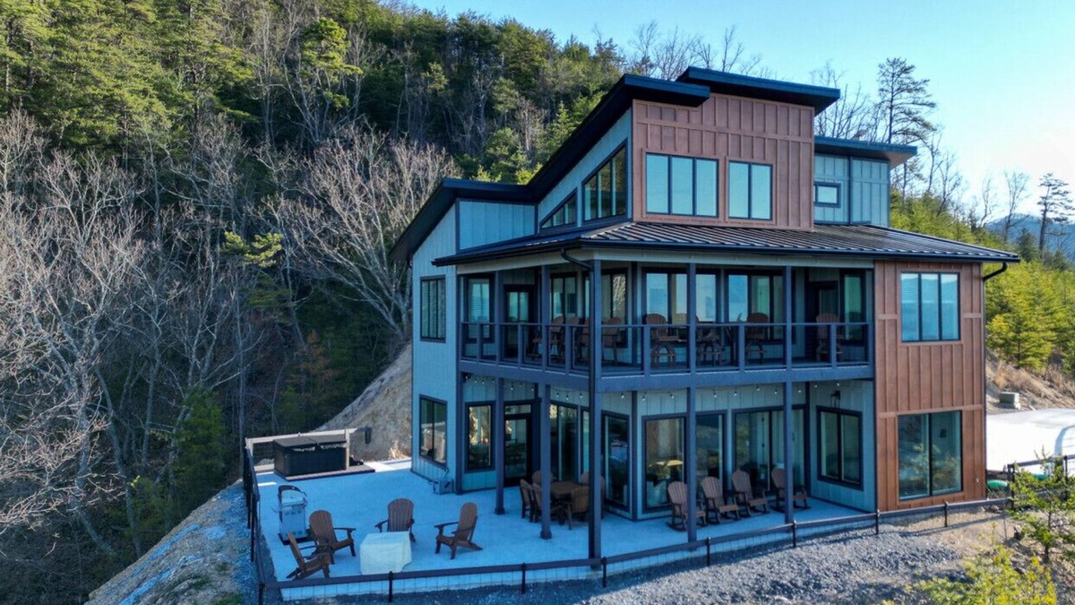 Sevierville House | New! Modern Home - Panoramic Views of the Smokies!
