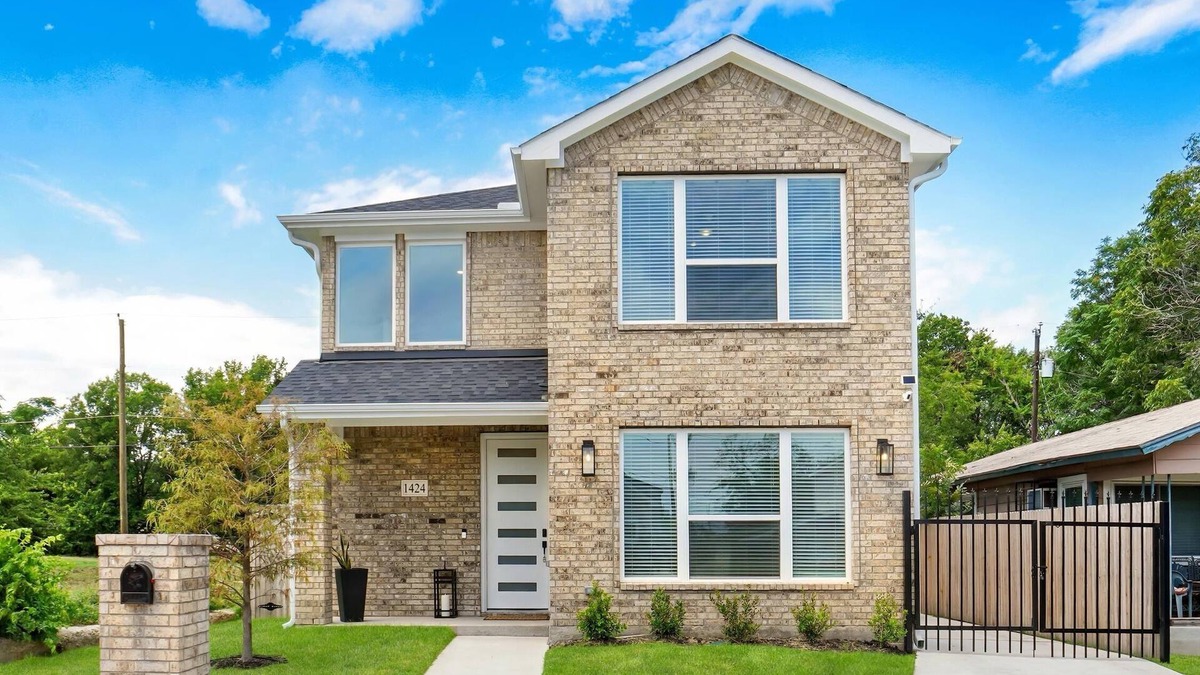 Fort Worth House | New Modern Home TCU & FW Stockyard