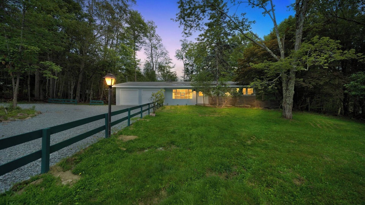 Liberty House | NEW! Modern Luxury Home- Lake Access!