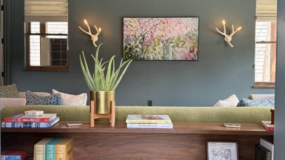 Crested Butte Hotel | New Modern Mountain King Suite + Lounge + Kitchen