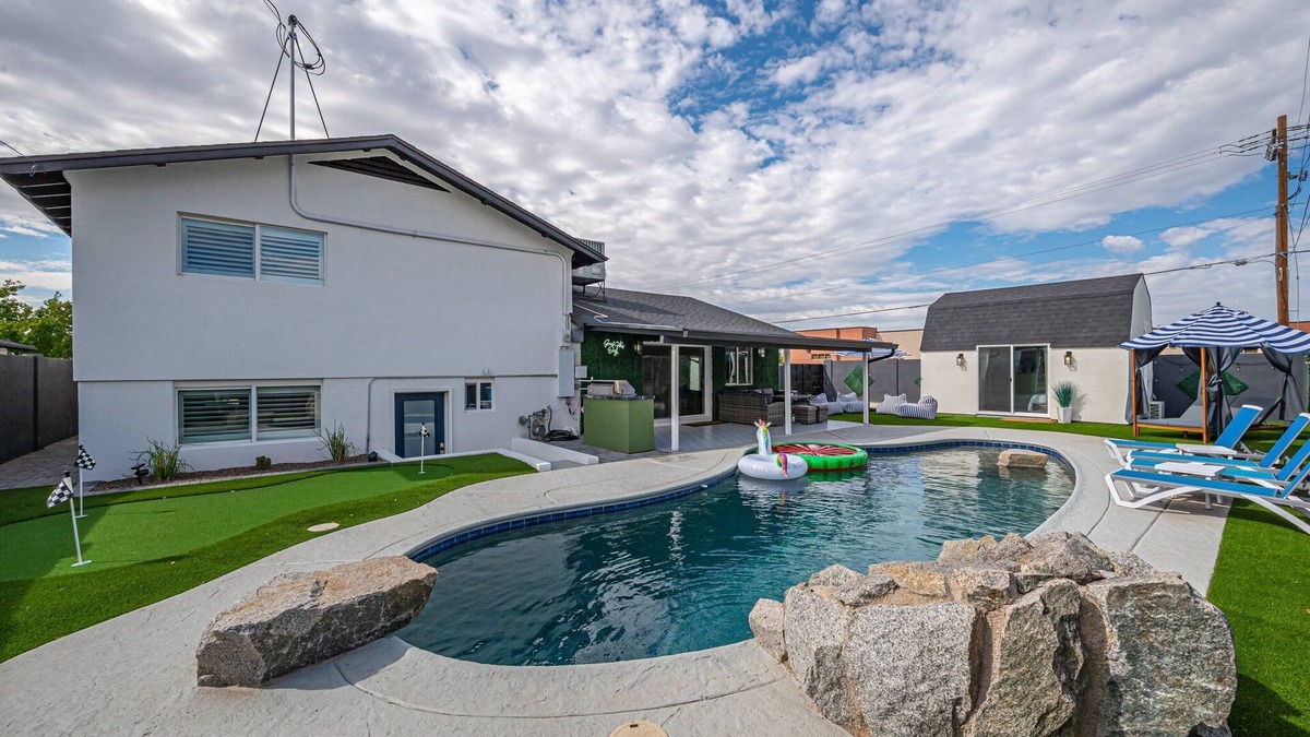 Park Scottsdale One House | New Modern Resort! Arcade, Heated Pool, Putting Green & Pool House!
