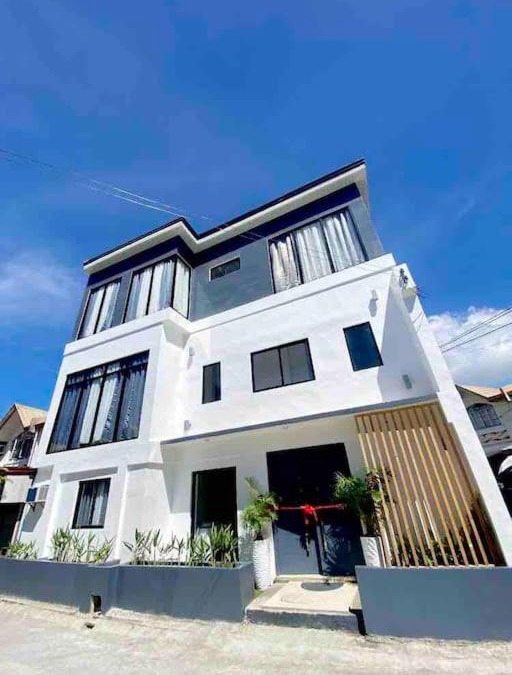 Suba Basbas Apartment | NEW Modern Suite near Beach & Airport