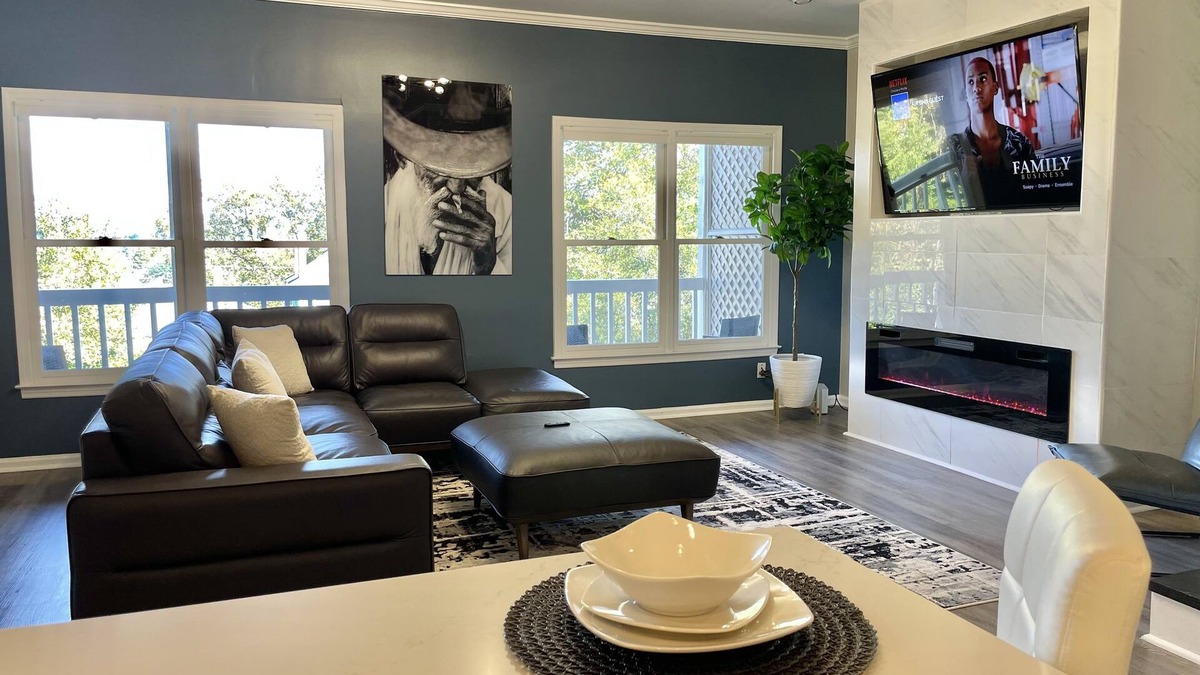 Macon House | New Modern Townhome Downtown- 3Levels