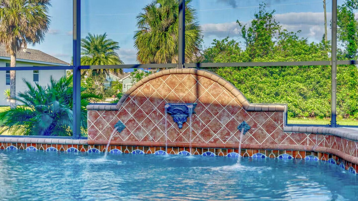 Rotonda Heights House | New Modern Tuscan Villa - Beach 10Min - Heated Salt Water Pool - Luxury Living