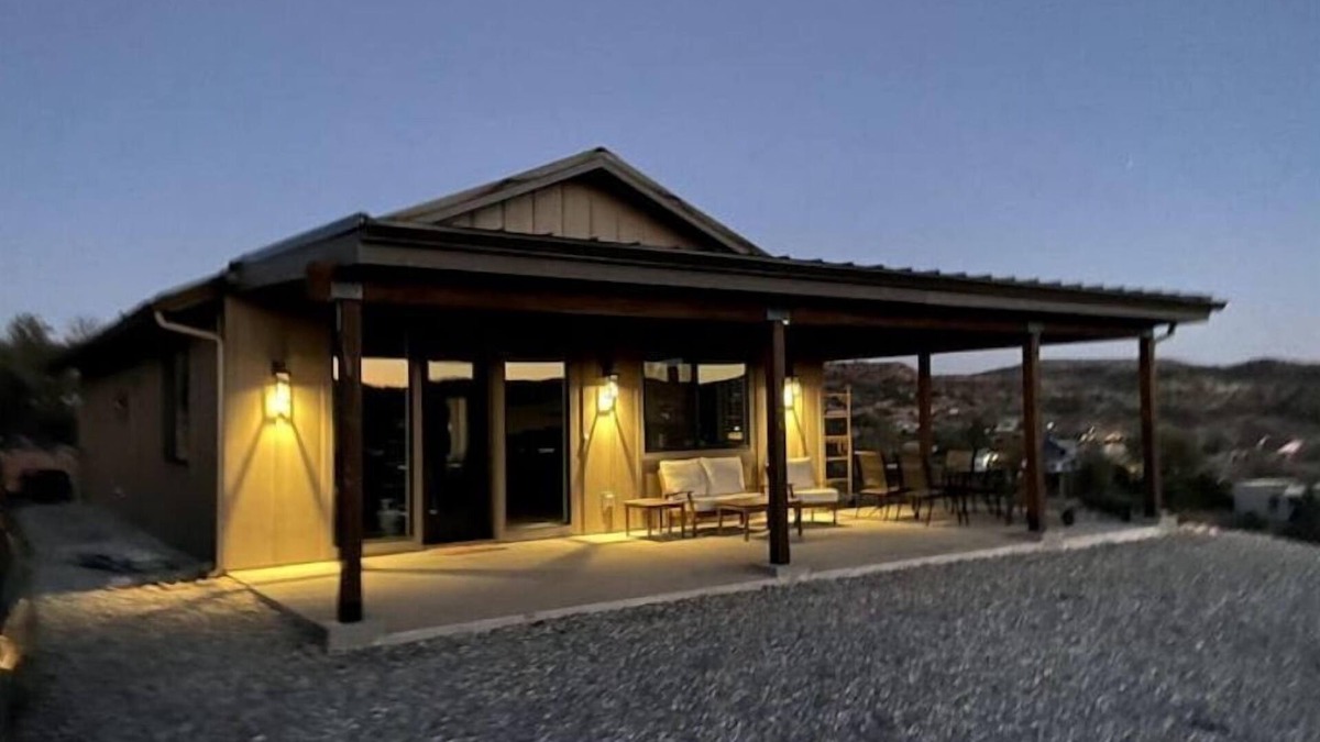 Cornville House | New mountain top retreat w/270° stunning views