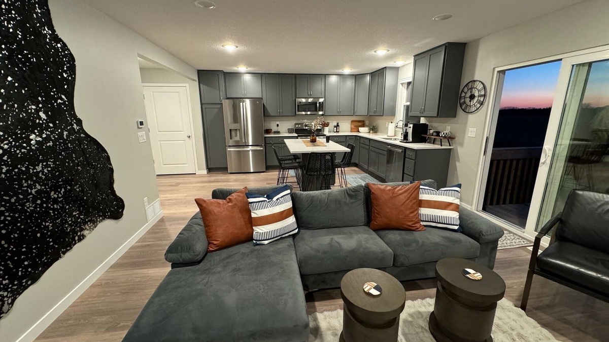 Cedar Falls House | NEW Near UNI Modern Spotless Townhome