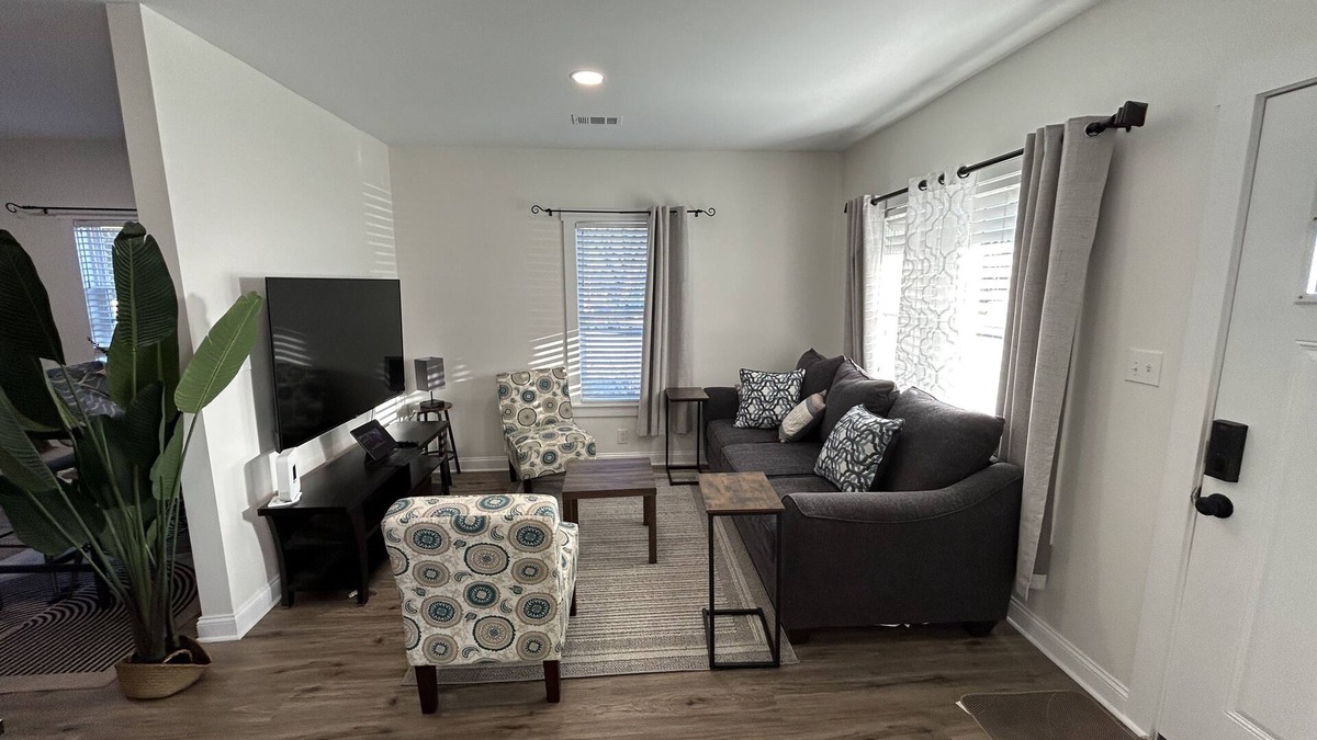 Lawrenceville House | New Nice and Comfy Like Home !