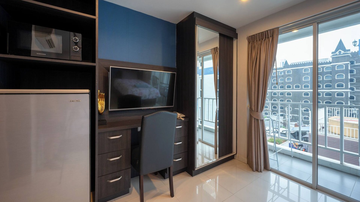 Pratumnak Hill Apartment | New Nordic Club 1 by Apartwell