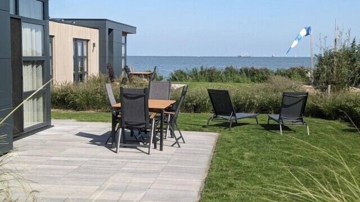 Enkhuizen House | NEW: now with fence - Beautiful chalet "Leuke Plek" with garden on the IJsselmeer