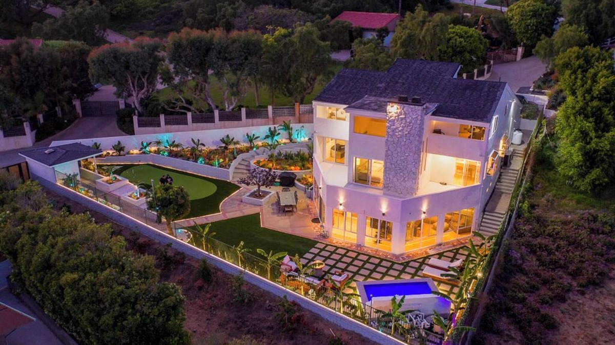 Western Malibu House | NEW! Ocean View Malibu Modern Home w/Mini Golf & Spa