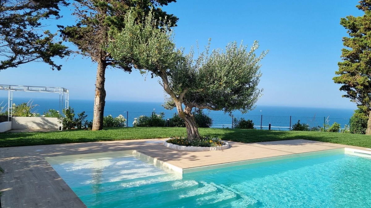Torino di Sangro Villa | New on the Trabocchi Coast, villa with pool facing the sea.