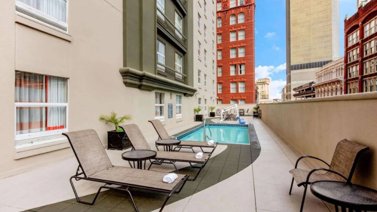 Central Business District Hotel | New Orleans Downtown Stay w/Outdoor Pool | Minutes Bourbon Street & Jackson Sq