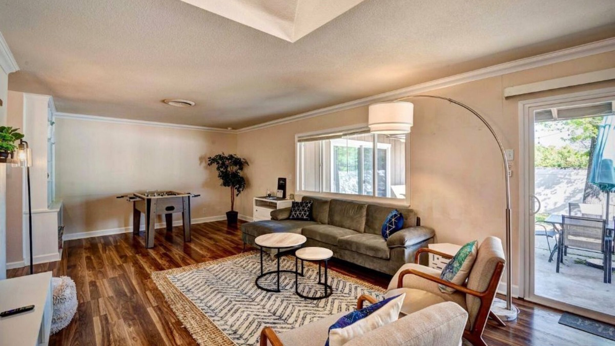 Redding House | ✨ *NEW* Peaceful Modern Retreat w/BBQ 🍗 Pool 🌊 Foosball ⚽️