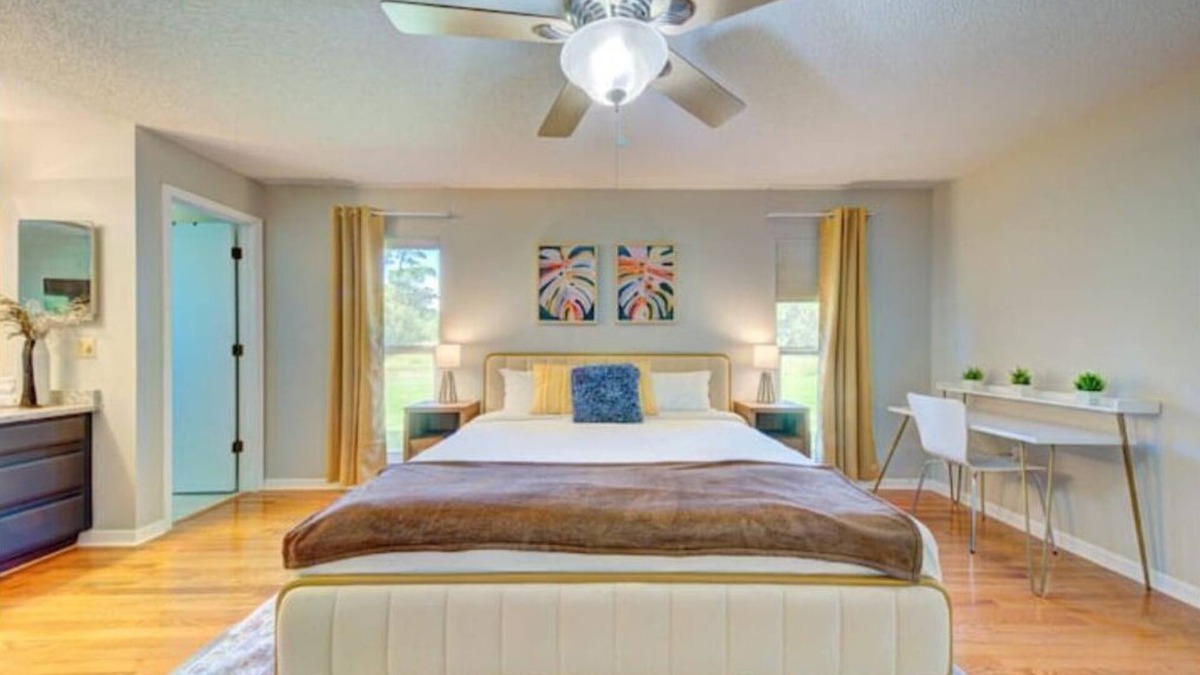 Interchange Square House | NEW -Peaceful Palm Bay Getaway hot tub, pool table