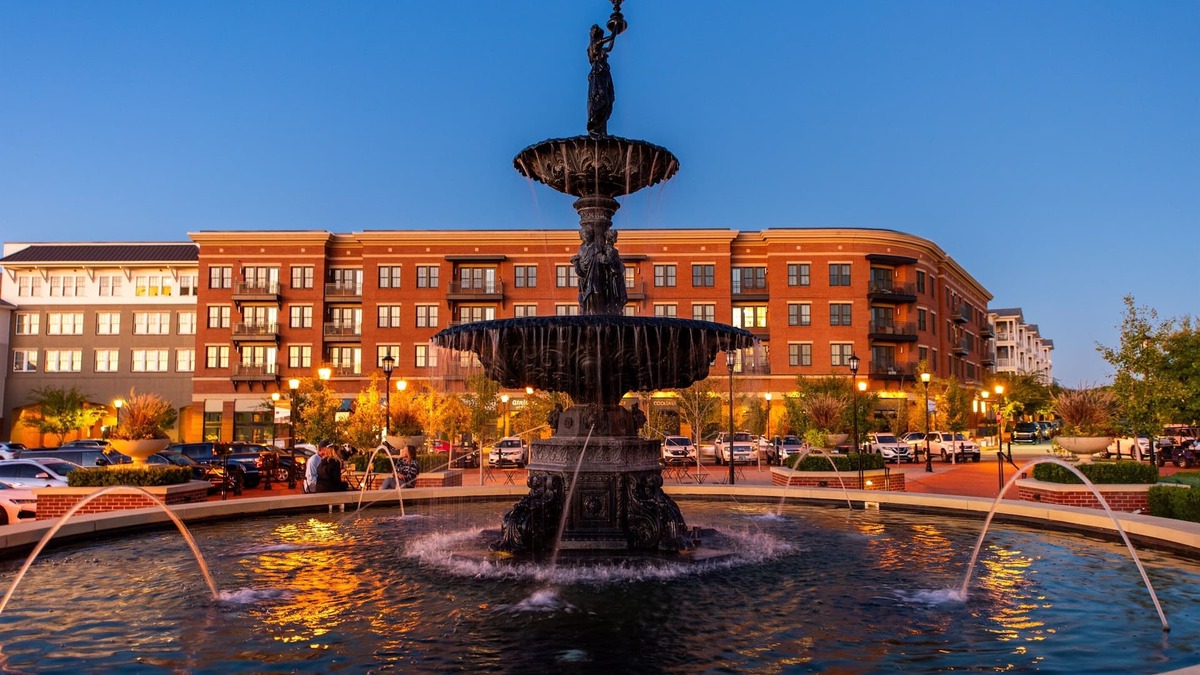 Prospect House | NEW Pet Friendly, Shops, Downtown, Norton Commons Local Dining, Fully Loaded