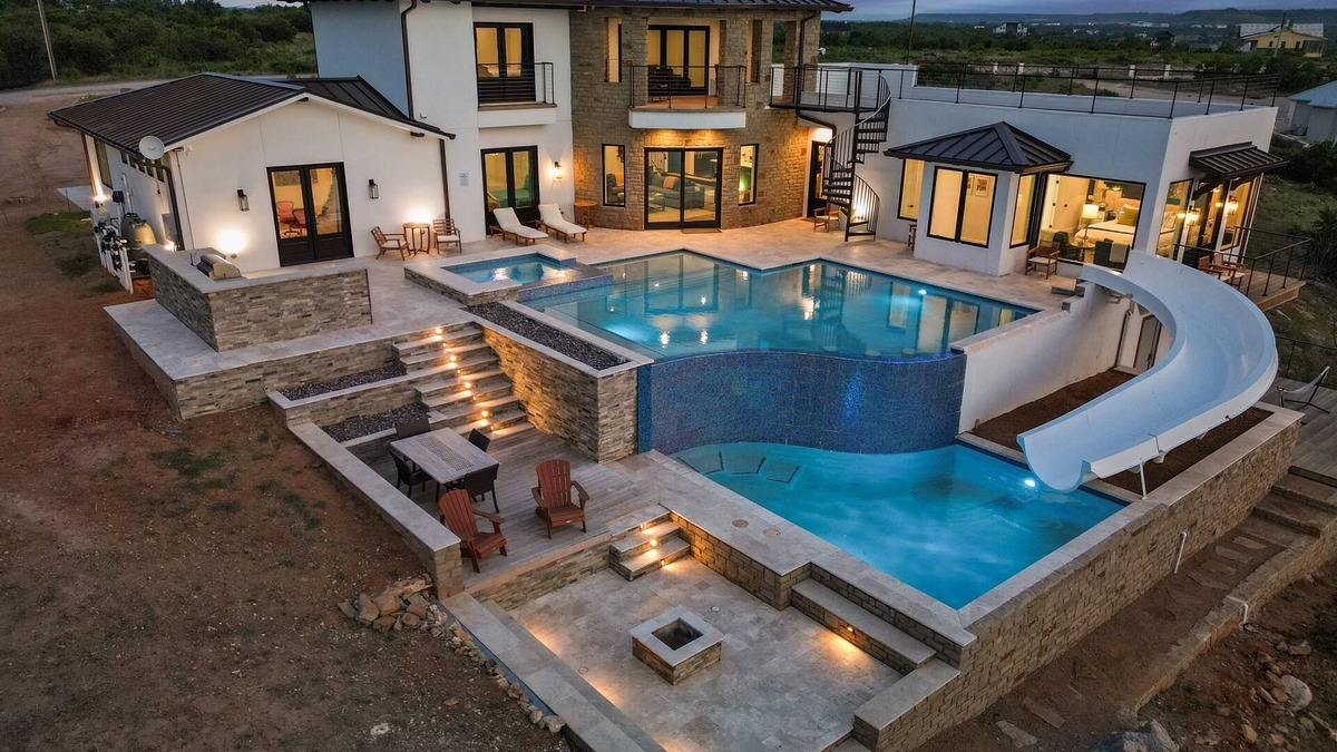 Graford House | *New PK SLIDE* 5 bed, 6 bath home with pool/hot tub. Hell's Gate View!