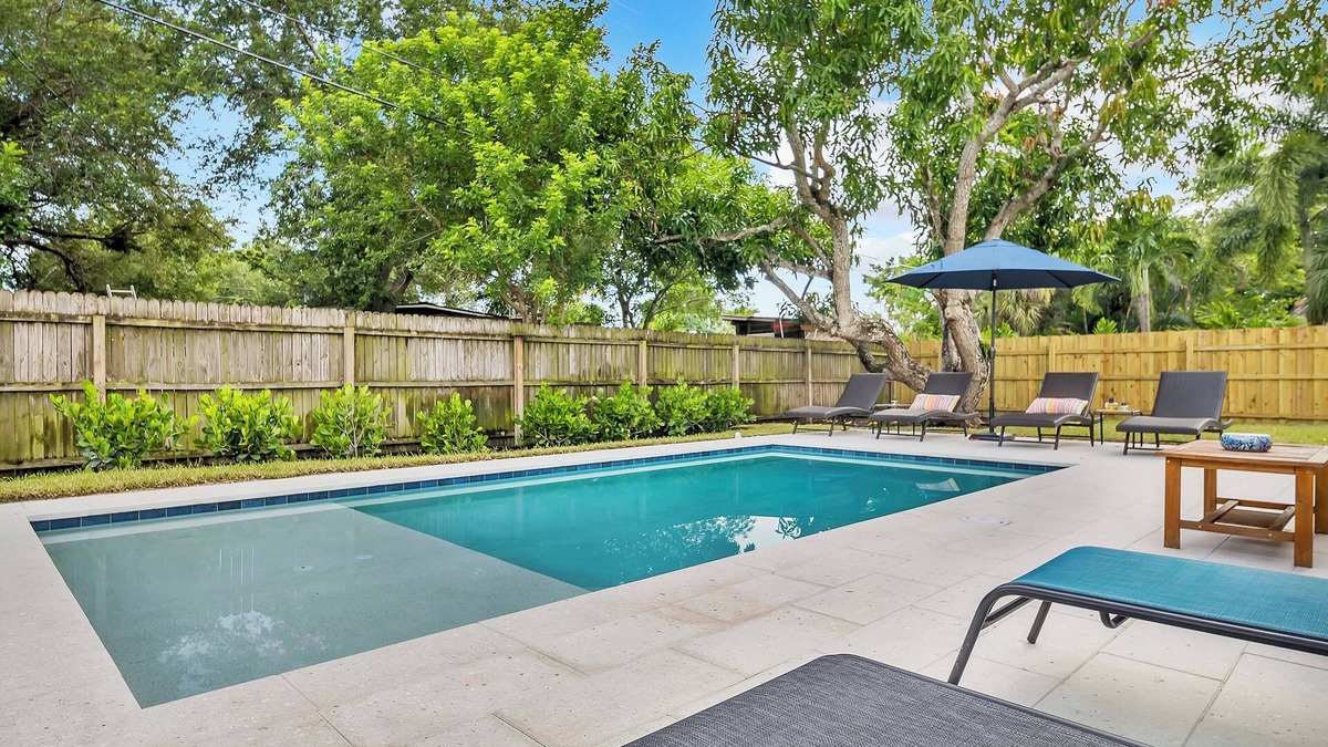 East Naples Cottage | NEW POOL! Naples Home 2 miles to Beach/5th Ave, 2 King Beds, Hot Tub, Bikes