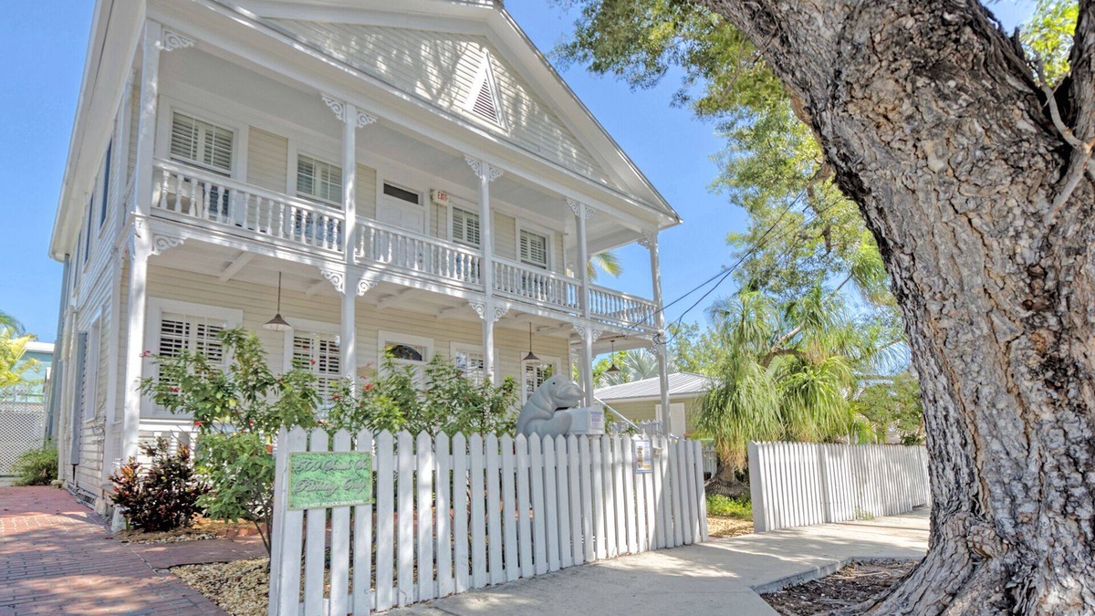Uptown - Upper Duval House | NEW PRICING: DRIVE TO YOUR GETAWAY - BIG Pool, Steps to Beach & Free Parking