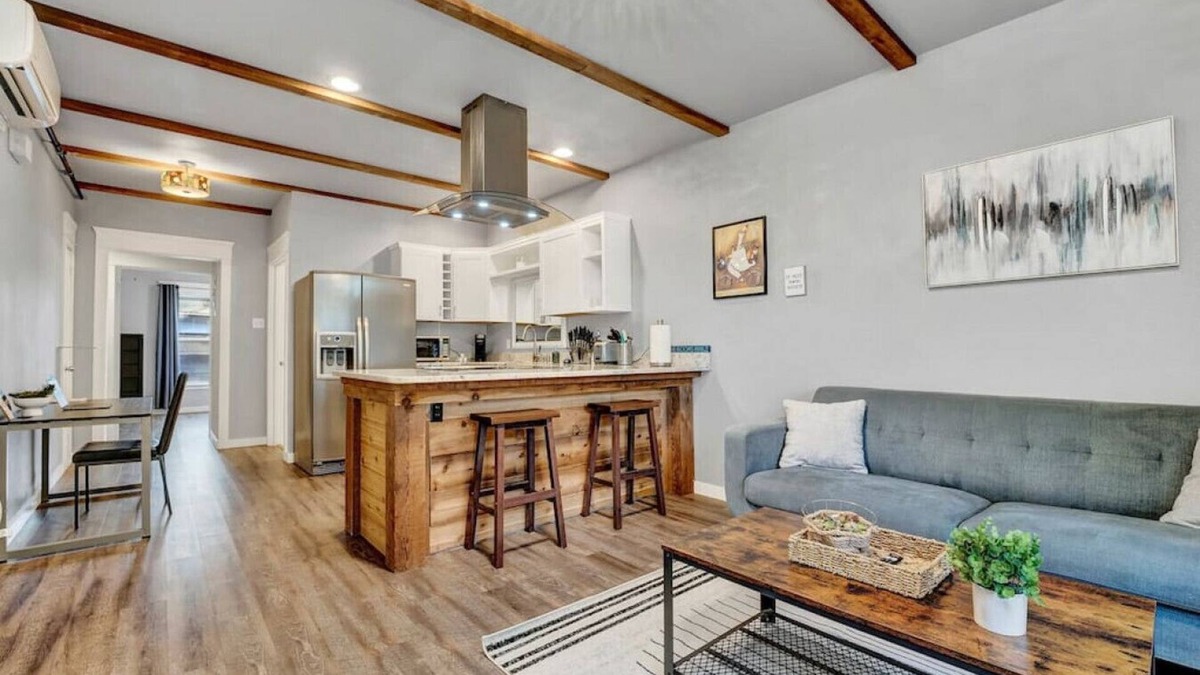 New Tacoma Apartment | New! Prime DT Modern - Extended stay Equipped!