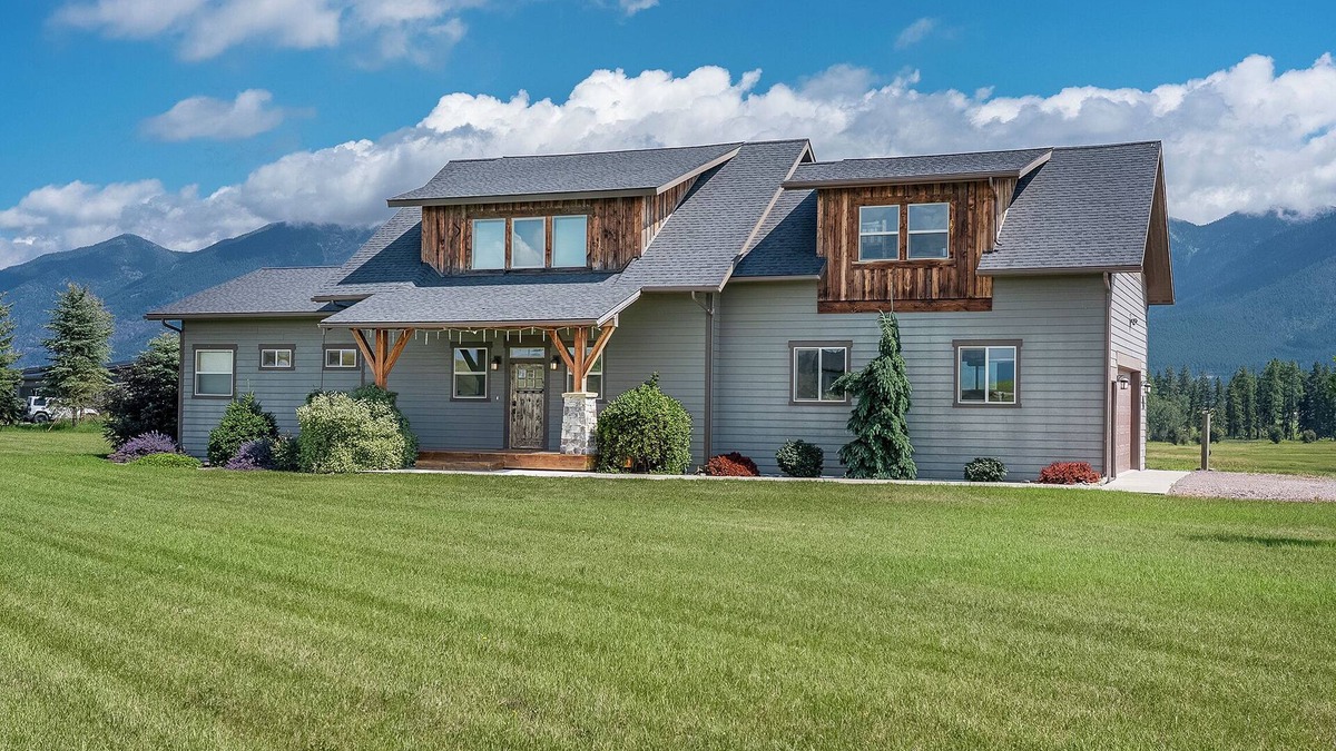 Creston House | New! Private Hot Tub, Stunning Views, Family-Friendly Home