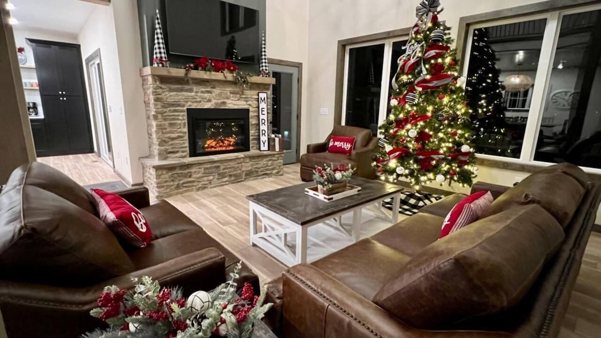 Kimberling City House | New Private Modern Lakefront Home with Pools, Dock & Amenities Close to Dogwood Canyon/SDC