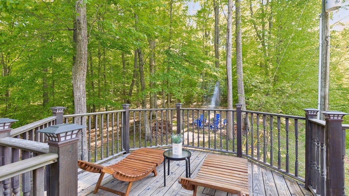Helmsburg Cottage | NEW! Puzzle Peak 3-Bedroom Cottage