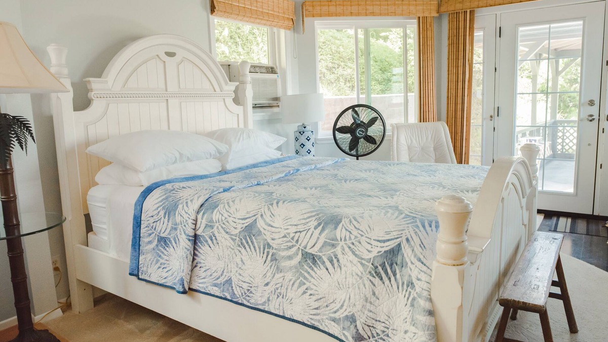 Lawai Apartment | NEW! Queen w/Private Outdoor Gazebo Hot Tub Salt Water