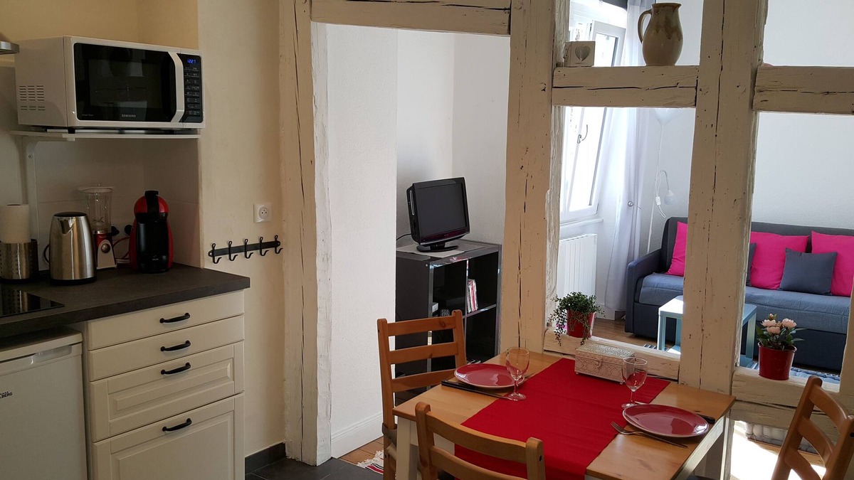Krutenau Apartment | NEW quiet, comfortable & bright 2 rooms appt close to Cathedral