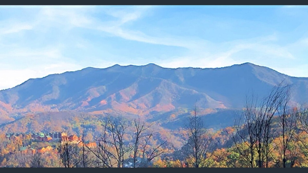Gatlinburg - Pigeon Forge Cabin | NEW RATES! HEAVENLY Views. 150+ 10 out of 10 Reviews! 5 mins to downtown Gburg.
