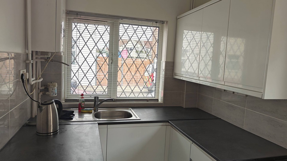 Portsmouth House | New Refurbished Home in Residential Area.