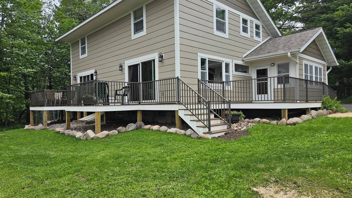 Hayward Cabin | New Remodel Lake Cabin for Fall and Winter Sports weekly/monthly rental