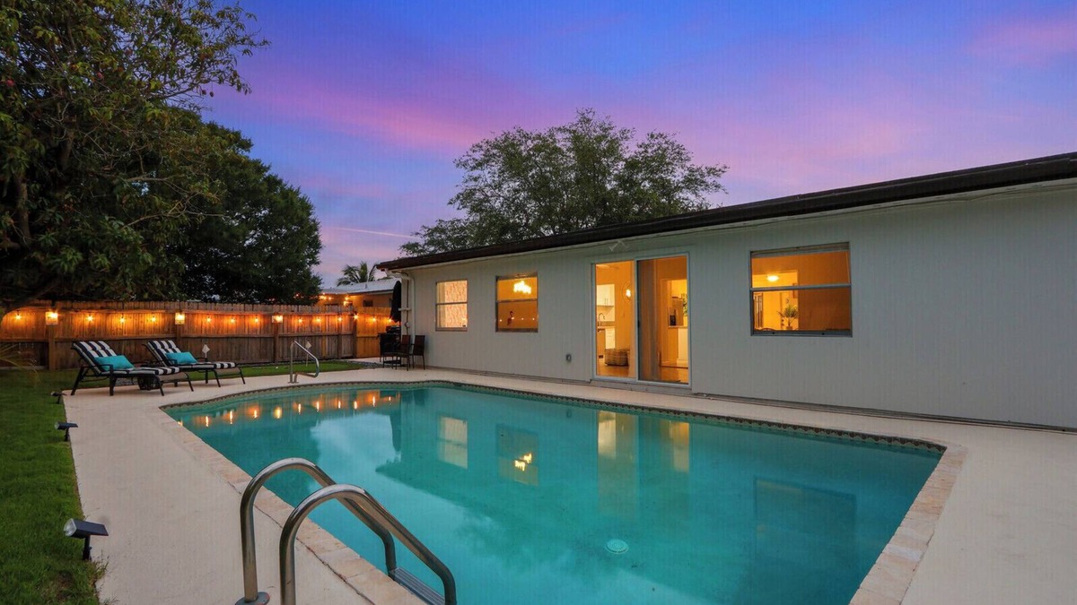 Palm Beach Gardens House | NEW Renovated Coastal Cottage