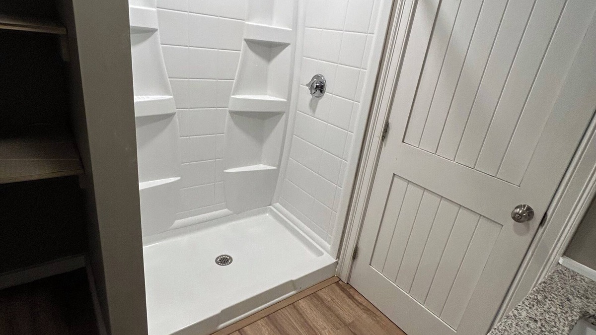 Top of the Hill Apartment | New renovation! 2 bedroom GREAT convenient newport walking location.