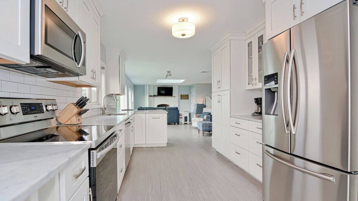 Gloucester House | NEW Rental: 2 min walk to Private Coffin's Beach