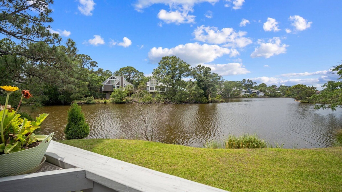 Blue Heron Lake House | New Rental, Lake Home, Newly Renovated, Golf Cart Included , two king master suites