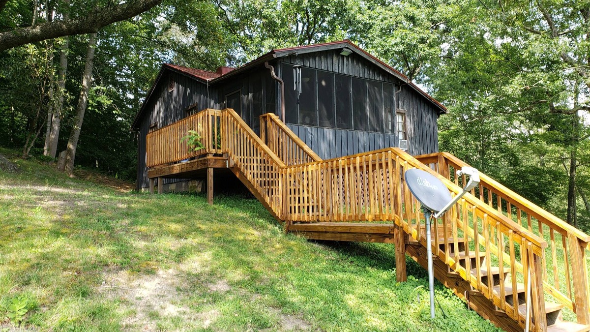 Fayetteville House | New River Gorge Bridge 5 Miles Away, Fayetteville, WV. 3 bedrooms and 2 1/2 bath