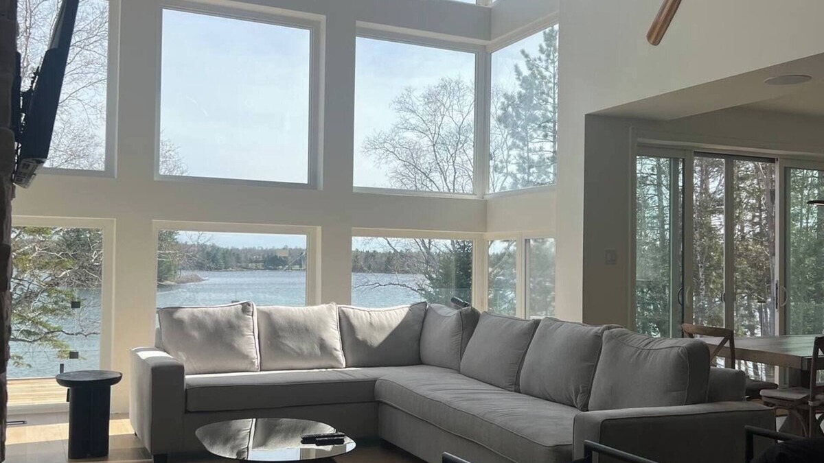 Whitestone Cottage | *NEW* Rockshore Lakehouse - Luxury waterfront