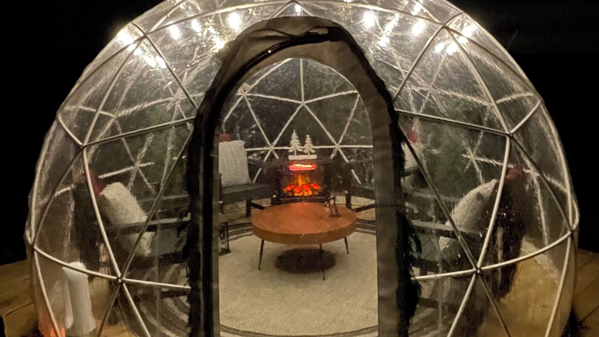 Oak Harbor Cottage | New: Romantic Winter Getaway w/Igloo
